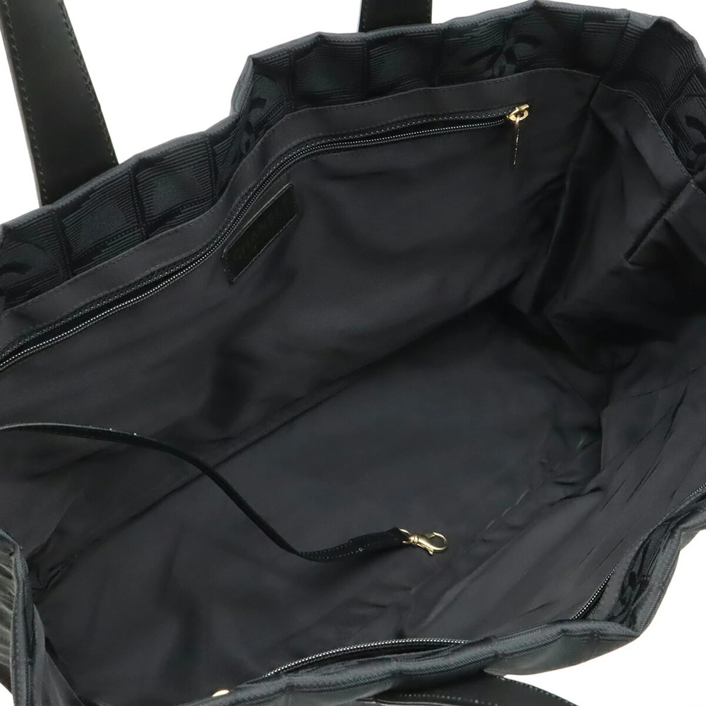 CHANEL Black Shoulder Bag - Picture 7 of 8